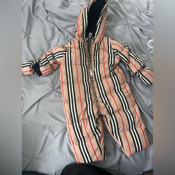 BURBERRY SNOW SUIT 12 months. - Picture 4 of 6